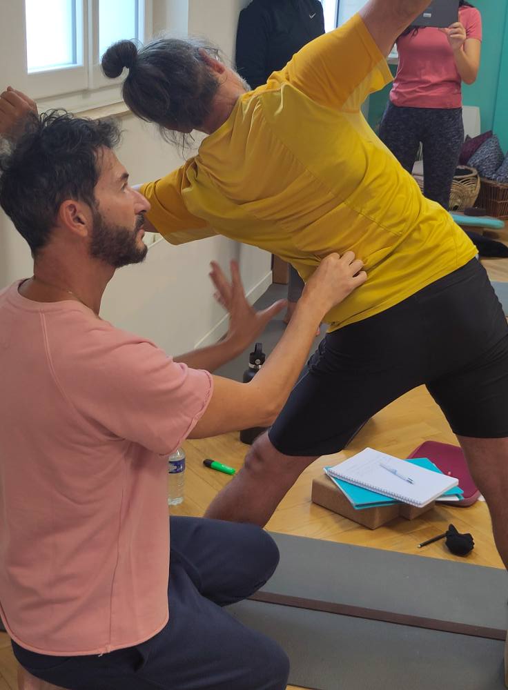 Formation professeur de yoga avec Cyril Moreau et des stagiaires